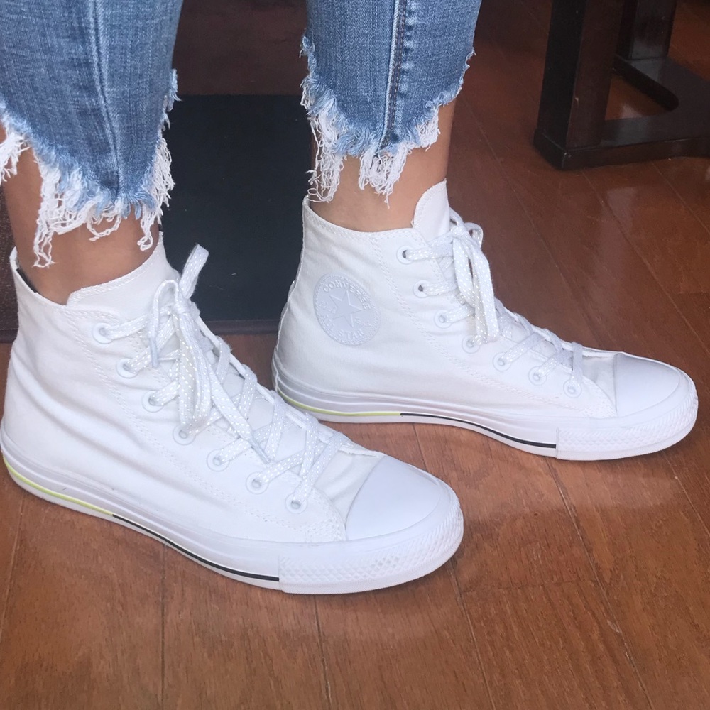 Converse high tops women’s 8 men’s 6